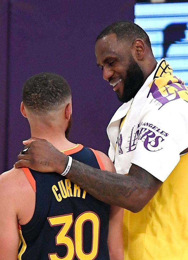 库里营收116.8亿结果意外(nba库里最新消息)